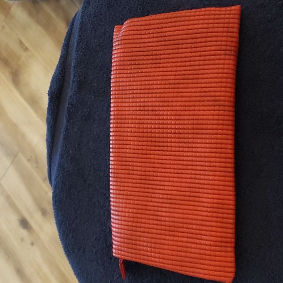 Red clutch - Picture 2 of 8